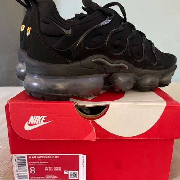 NIKE AIR VAPORMAX PLUS RUNNING SHOES - Picture 9 of 11